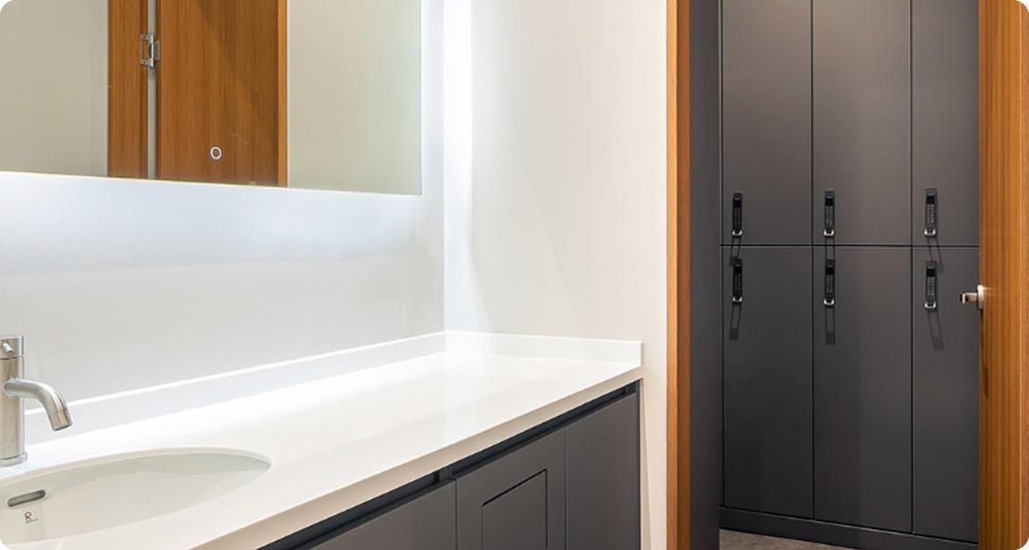 Powder Room / Locker