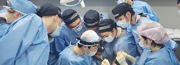 Live facelift surgery demonstration