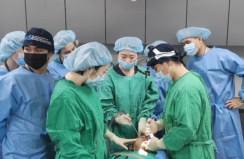 Live Surgery for Facial Contouring