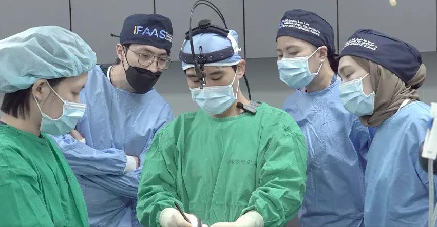 4. Live Surgery Demonstrations for Medical Professionals in Korea and Abroad